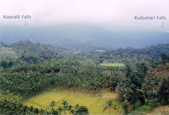 ../images/dreams/rnaik/Koosalli_and_Kudumari_falls_in_one_frame.jpg